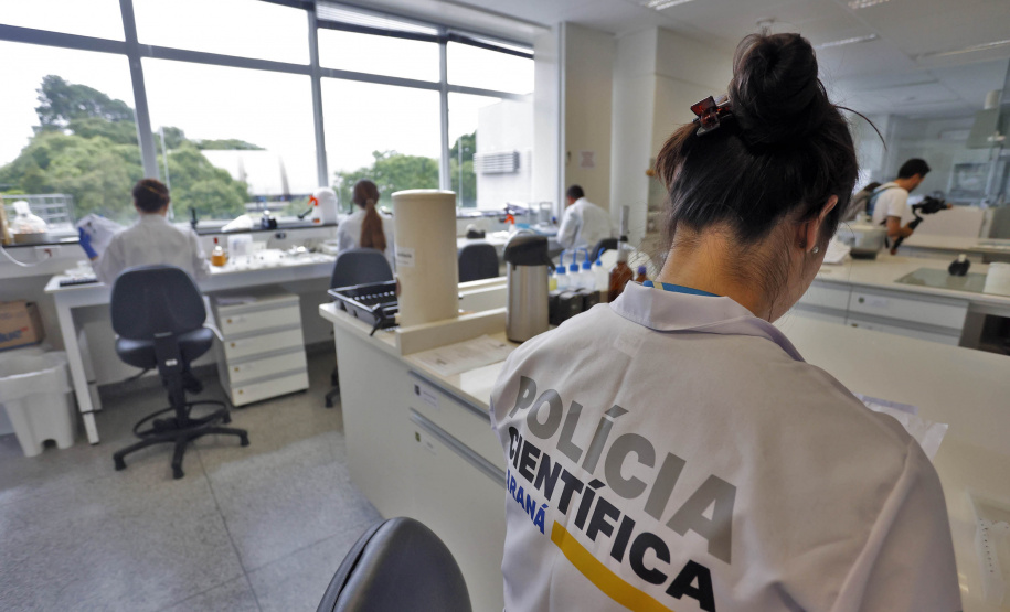 Polícia Científica do Paraná é referência no trabalho com perfis genéticos e análise de drogas