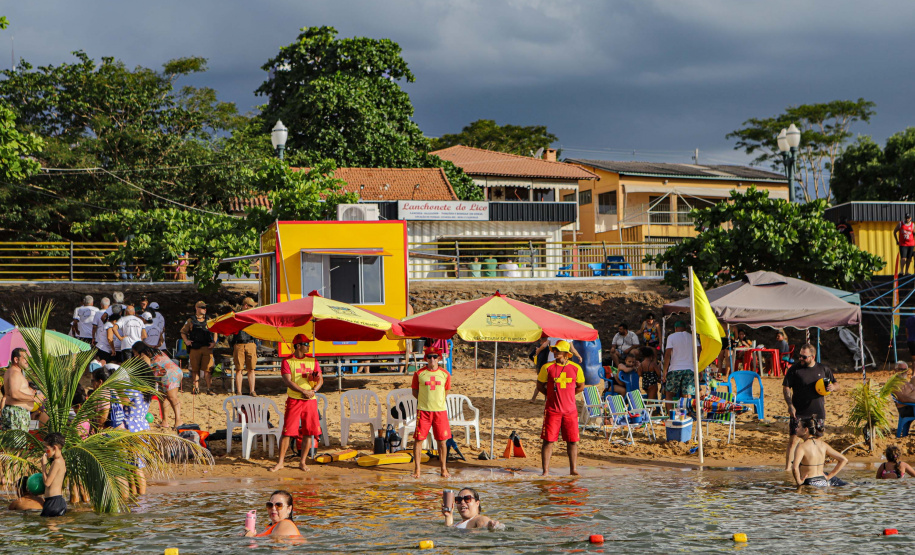 Prainhas do Noroeste não registram afogamentos em áreas protegidas por guarda-vidas