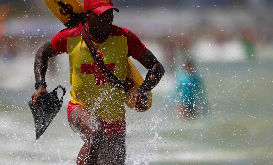 Corpo de Bombeiros faz mais de 700 salvamentos no Litoral durante o Verão Maior Paraná