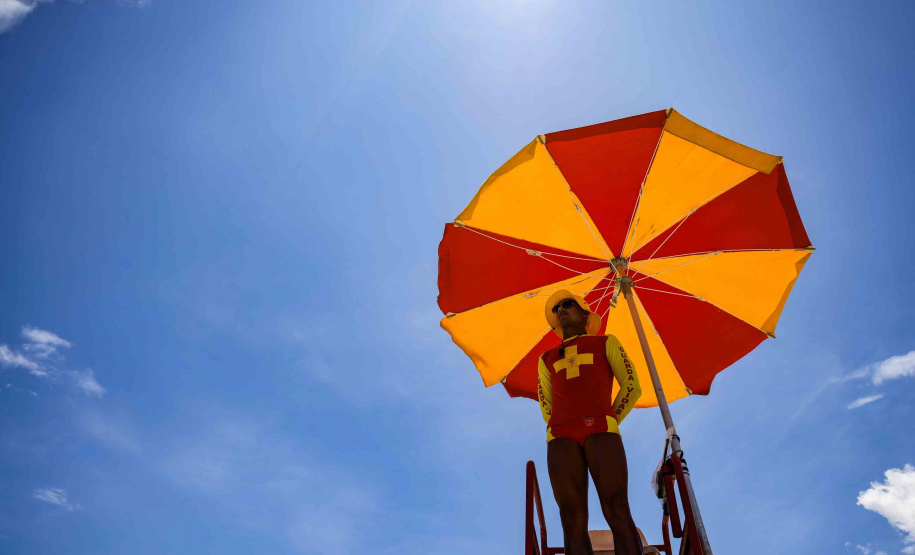 Corpo de Bombeiros faz mais de 700 salvamentos no Litoral durante o Verão Maior Paraná