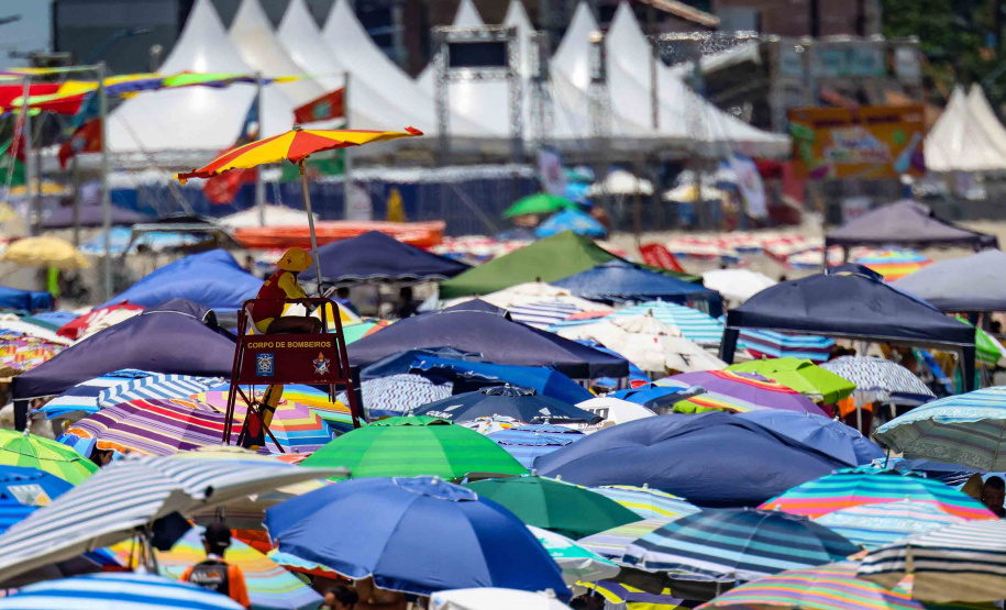 Corpo de Bombeiros faz mais de 700 salvamentos no Litoral durante o Verão Maior Paraná