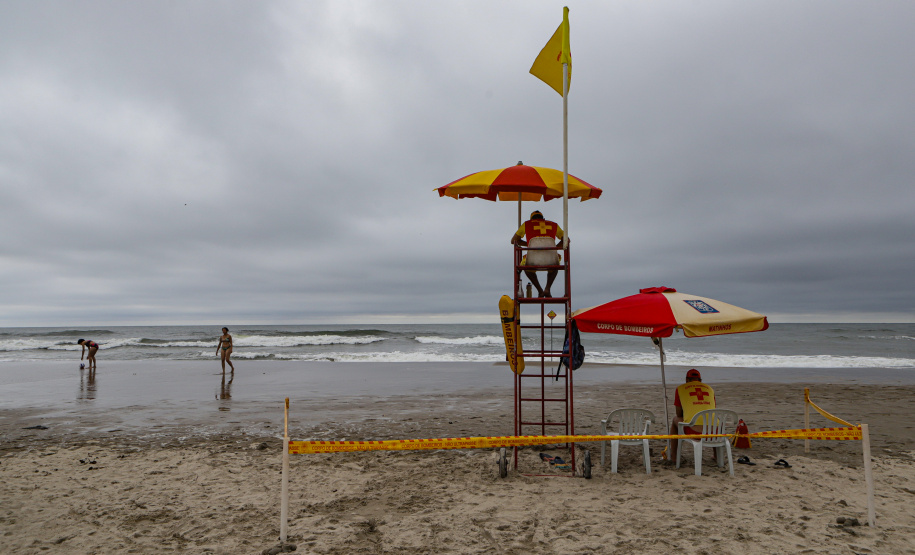 Corpo de Bombeiros faz mais de 700 salvamentos no Litoral durante o Verão Maior Paraná