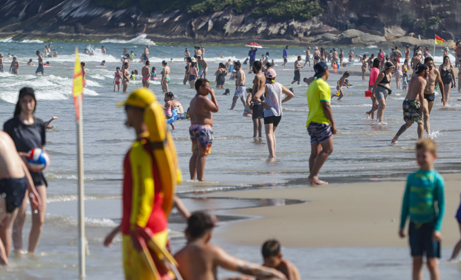 Corpo de Bombeiros faz mais de 700 salvamentos no Litoral durante o Verão Maior Paraná