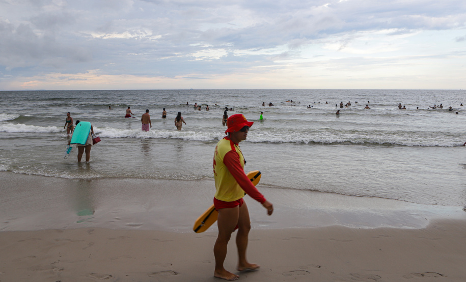 Corpo de Bombeiros faz mais de 700 salvamentos no Litoral durante o Verão Maior Paraná