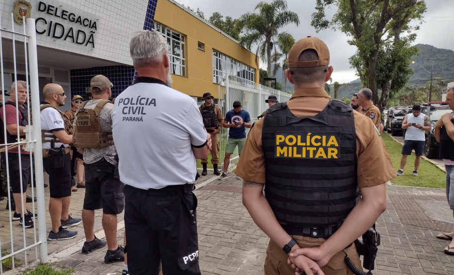 Forças de segurança prendem quatro pessoas e apuram possível homicídio de mulher em Matinhos