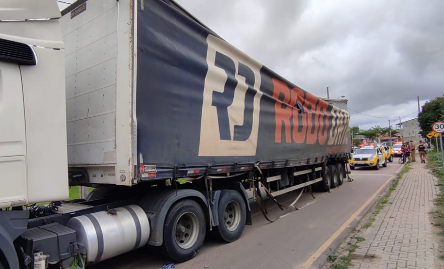 Polícia Militar prende motorista de caminhão que atingiu mais de 10 veículos em Curitiba