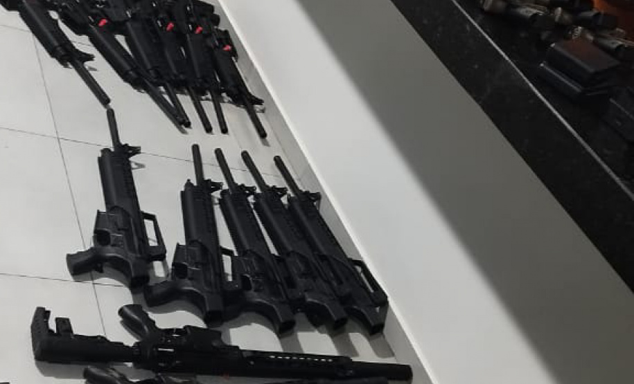 Polícia Militar apreende dois caminhões com 160 armas em Iporã e Perobal