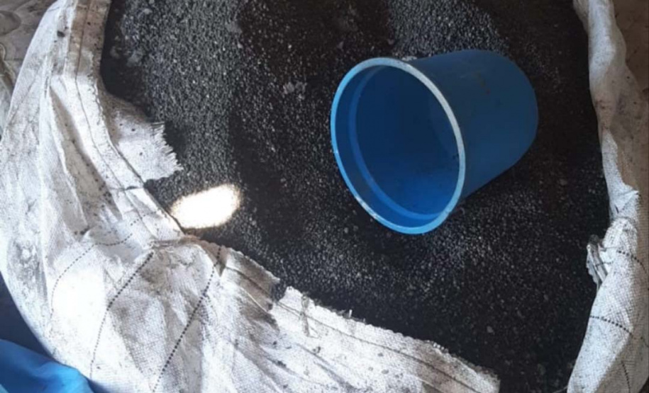 Polícia Militar recupera mais de 30 sacos com fertilizantes saqueados de caminhões em Paranaguá