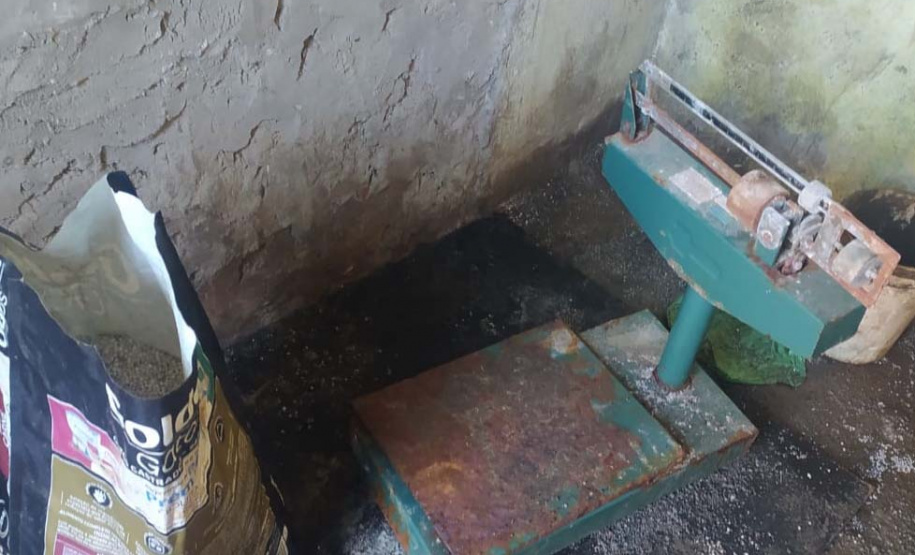 Polícia Militar recupera mais de 30 sacos com fertilizantes saqueados de caminhões em Paranaguá