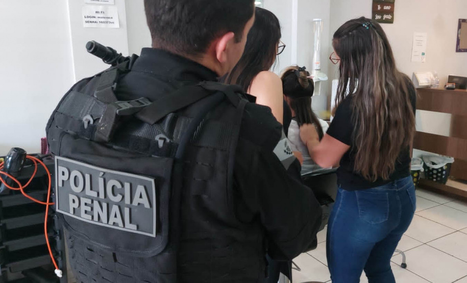 Nesta semana, com escolta da Polícia Penal, as cinco mulheres privadas de liberdade foram levadas a um salão de beleza, em Cascavel, indicado pelo Hospital do Câncer. Além de doarem os cabelos, elas receberam tratamento capilar e puderam escolher os cortes para um novo visual.