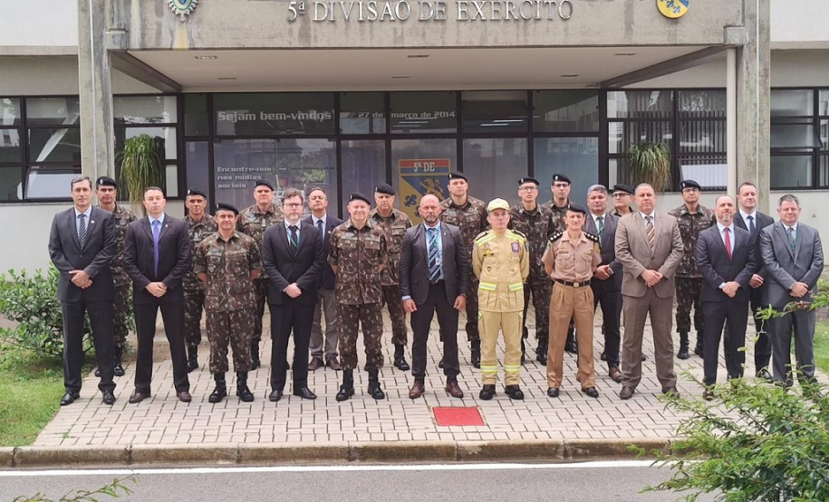 Secretário Hudson visita comando da 5ª Região Militar do Exército