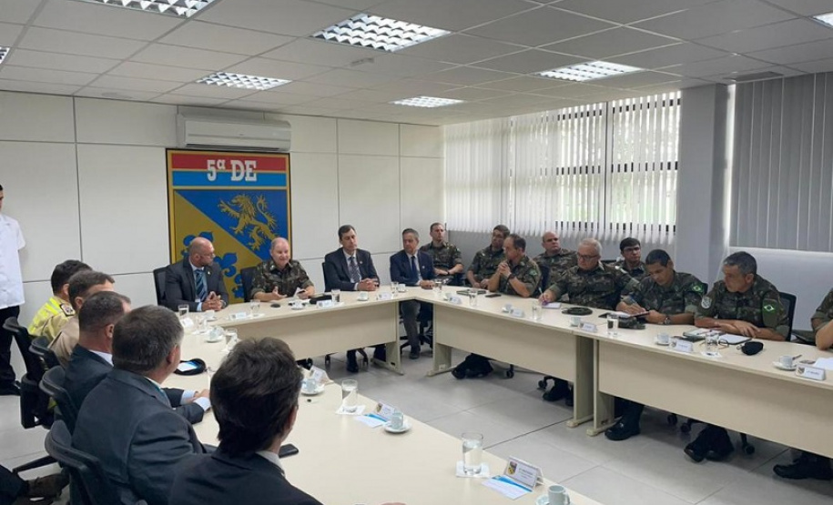 Secretário Hudson visita comando da 5ª Região Militar do Exército