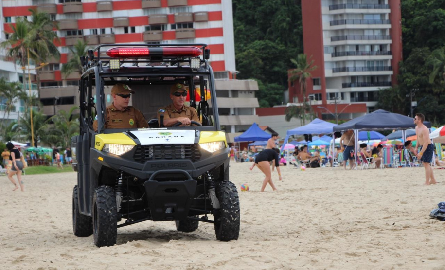A ação foi motivada após veranistas denunciarem aos militares estaduais do Verão Maior Paraná que patrulhavam a orla que uma criança estava em situação de maus-tratos.