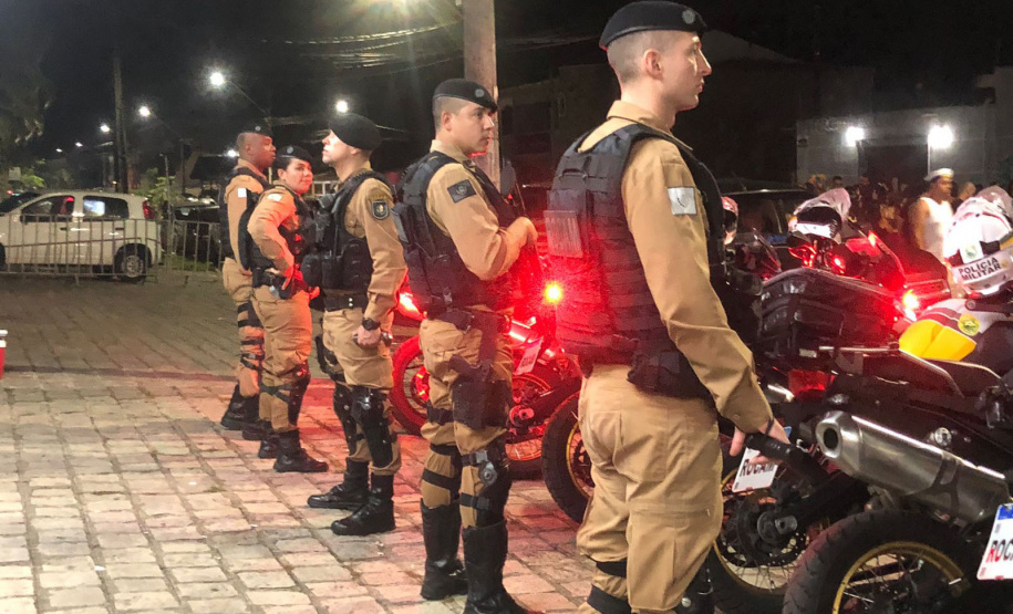 Policiais militares levam tranquilidade para os foliões em Guaratuba