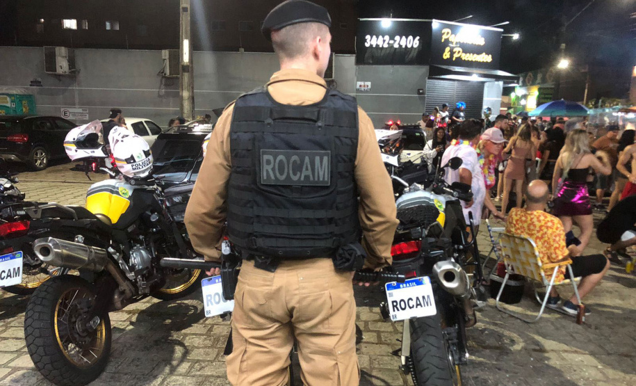 Policiais militares levam tranquilidade para os foliões em Guaratuba