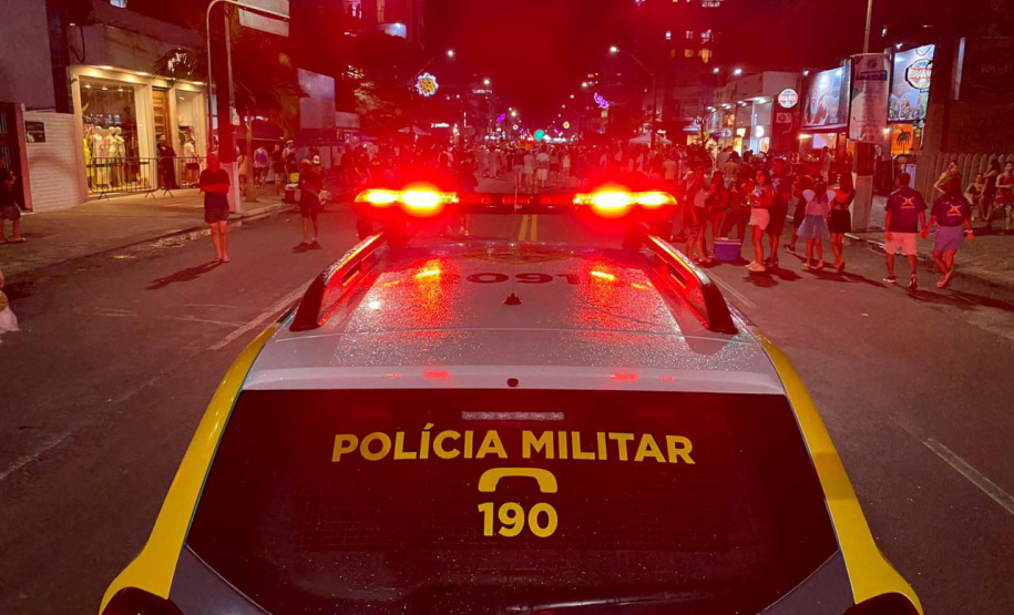 Policiais militares levam tranquilidade para os foliões em Guaratuba