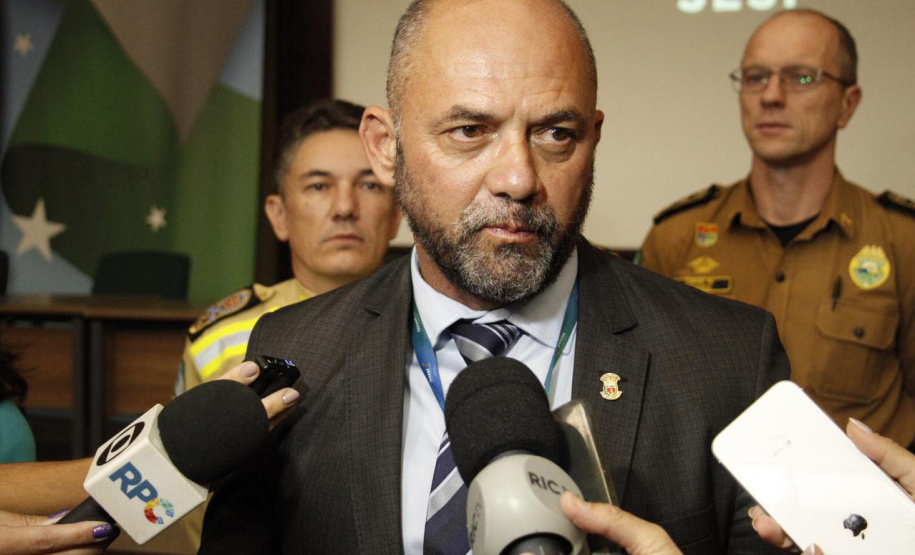 A reunião do lançamento da operação foi nesta quinta-feira (23), na Cidade da Polícia, sede da Sesp, em Curitiba. Participam da fiscalização integrada a Secretaria de Estado da Saúde (Sesa), o Departamento de Estradas de Rodagem - DER-PR, a Polícia Rodoviária Federal (PRF), a Polícia Militar (PMPR), o Corpo de Bombeiros (CBMPR), a Defesa Civil, a Agência de Defesa Agropecuária do Paraná (Adapar) e o Detran-PR.