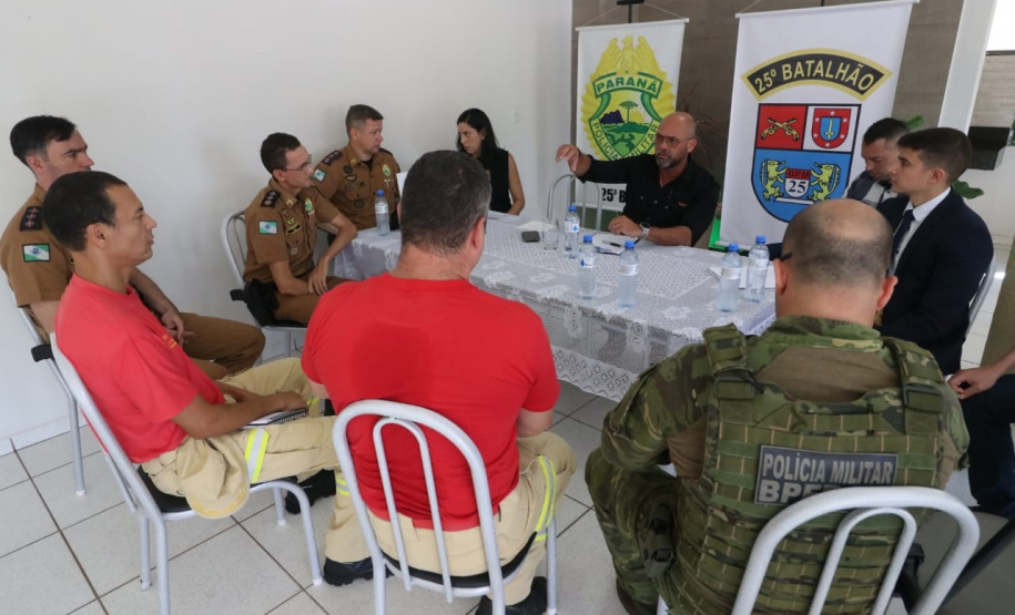 Secretário Hudson se encontra com forças de segurança e autoridades em Umuarama