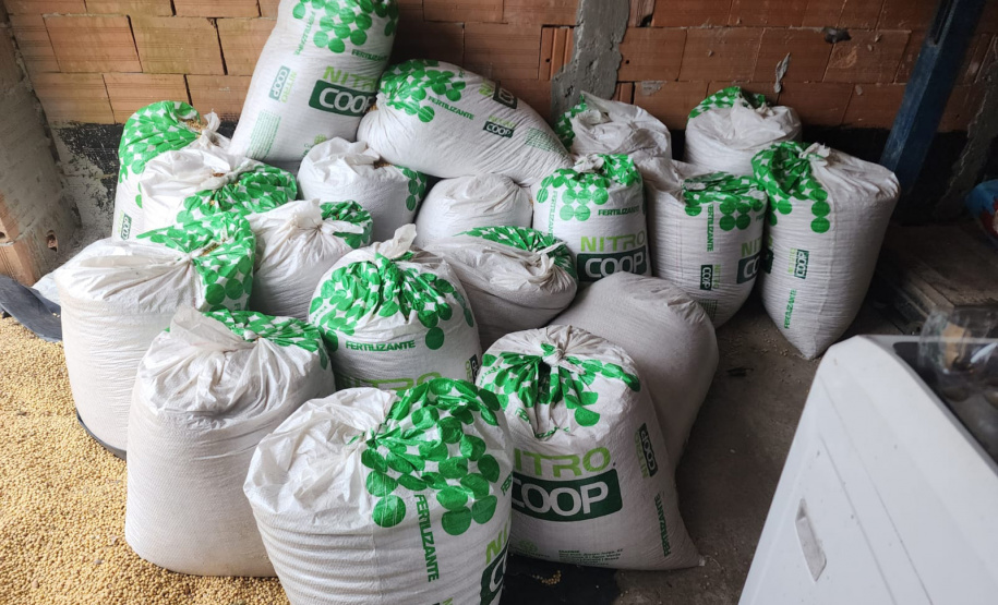 Após denúncia pelo 181, Polícia Militar apreende três toneladas de soja furtadas em Paranaguá