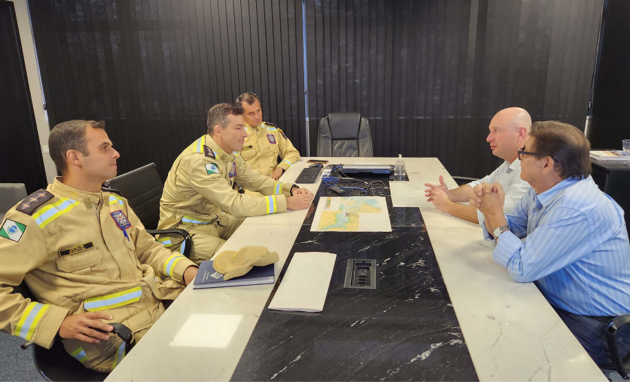 Novo comandante do 8º Grupamento de Bombeiros visita Portos do Paraná