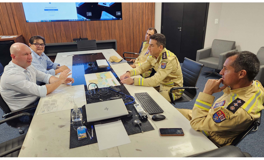 Novo comandante do 8º Grupamento de Bombeiros visita Portos do Paraná