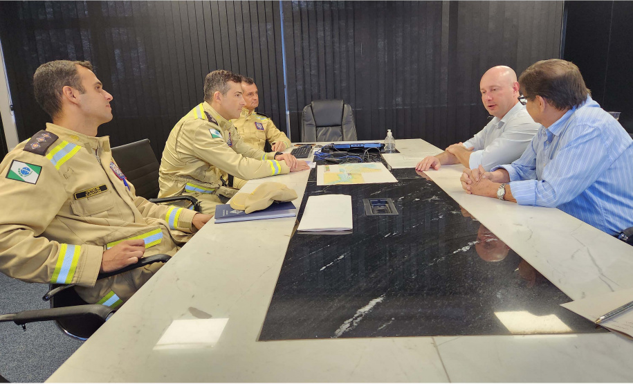 Novo comandante do 8º Grupamento de Bombeiros visita Portos do Paraná