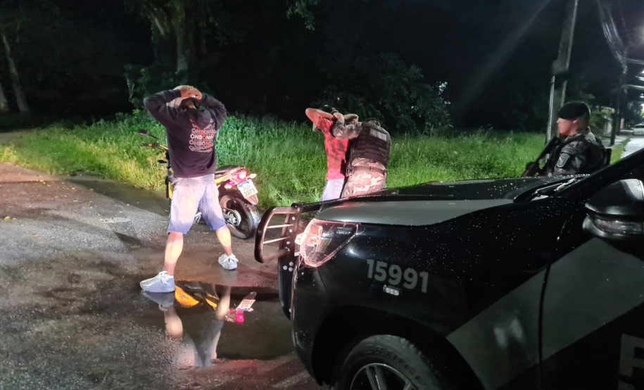 Polícia Militar prende cinco pessoas durante operação em Paranaguá