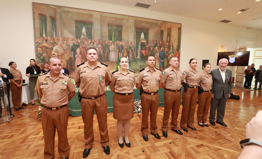 Casa Militar comemora 95 anos e condecora autoridades com medalhas de mérito