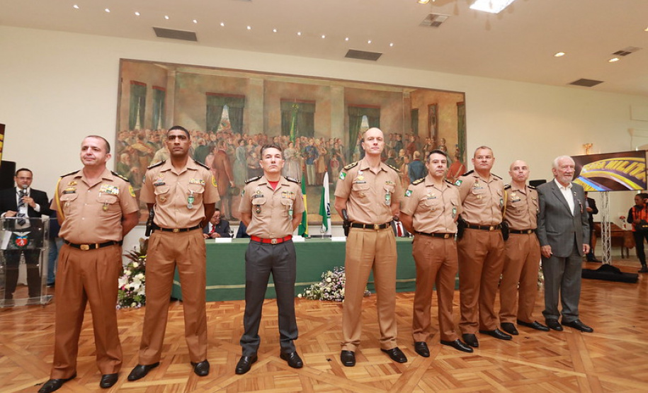 Casa Militar comemora 95 anos e condecora autoridades com medalhas de mérito