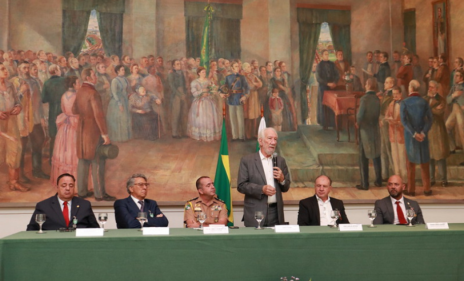 Casa Militar comemora 95 anos e condecora autoridades com medalhas de mérito