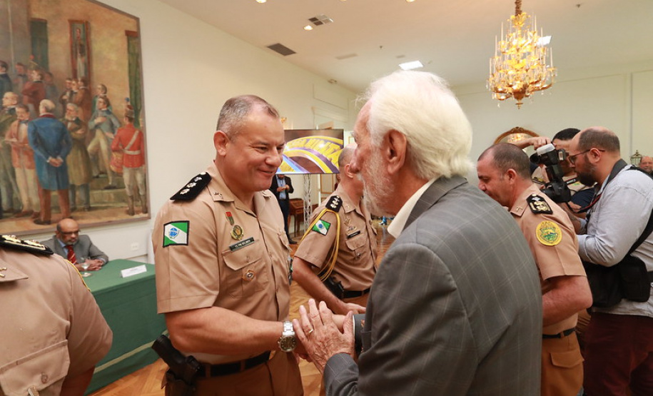 Casa Militar comemora 95 anos e condecora autoridades com medalhas de mérito