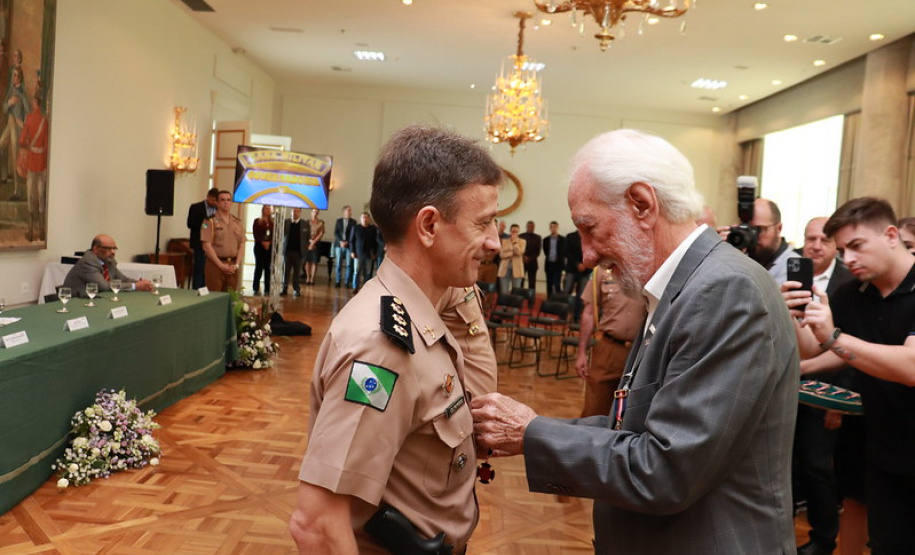 Casa Militar comemora 95 anos e condecora autoridades com medalhas de mérito