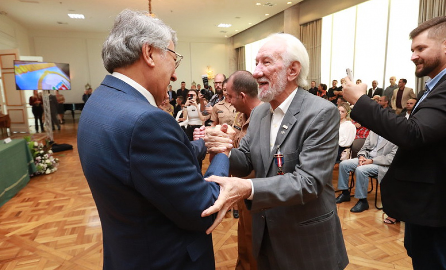 Casa Militar comemora 95 anos e condecora autoridades com medalhas de mérito