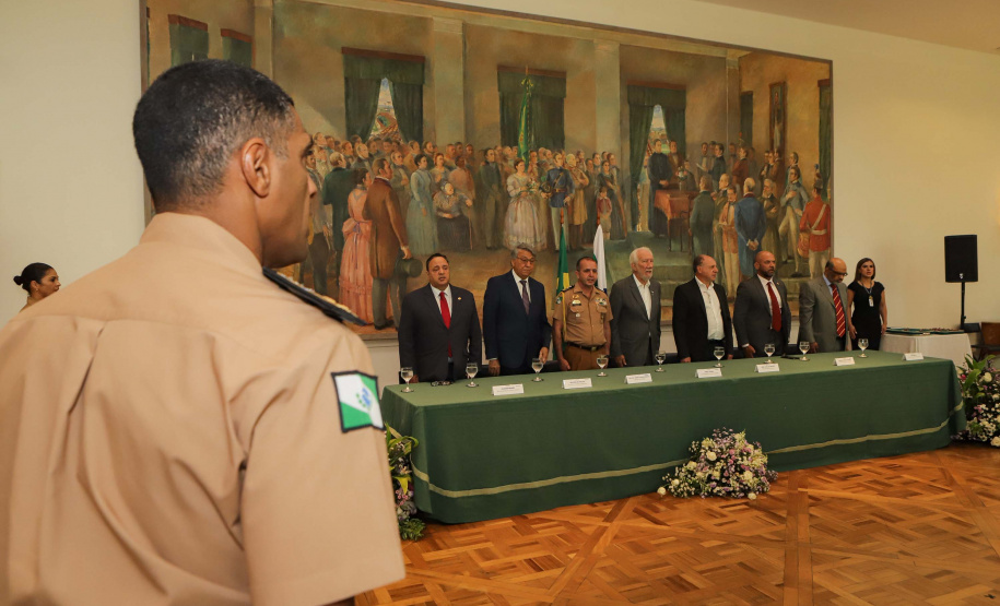 Casa Militar comemora 95 anos e condecora autoridades com medalhas de mérito