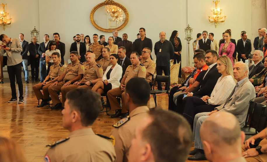 Casa Militar comemora 95 anos e condecora autoridades com medalhas de mérito