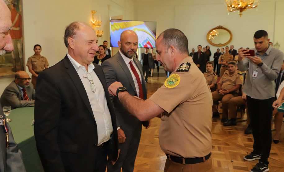 Casa Militar comemora 95 anos e condecora autoridades com medalhas de mérito
