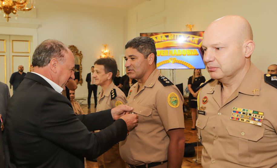 Casa Militar comemora 95 anos e condecora autoridades com medalhas de mérito