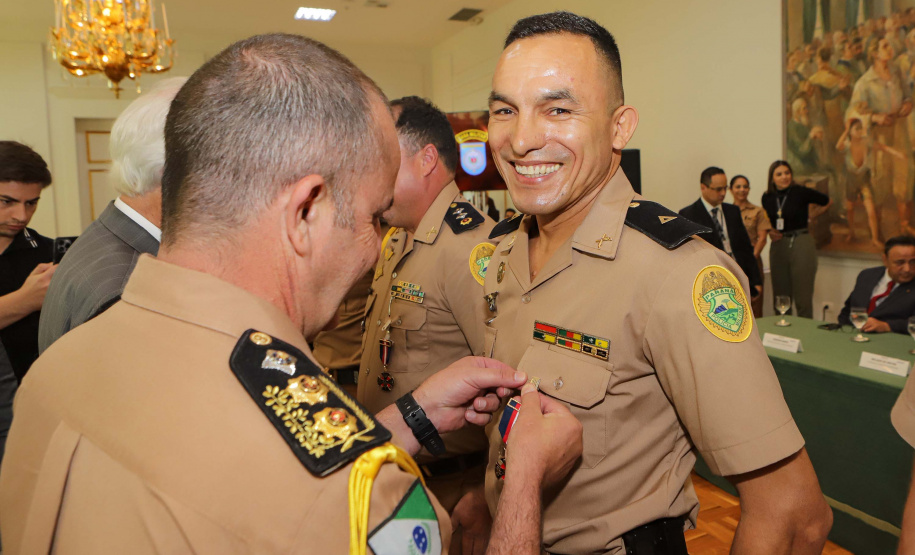 Casa Militar comemora 95 anos e condecora autoridades com medalhas de mérito