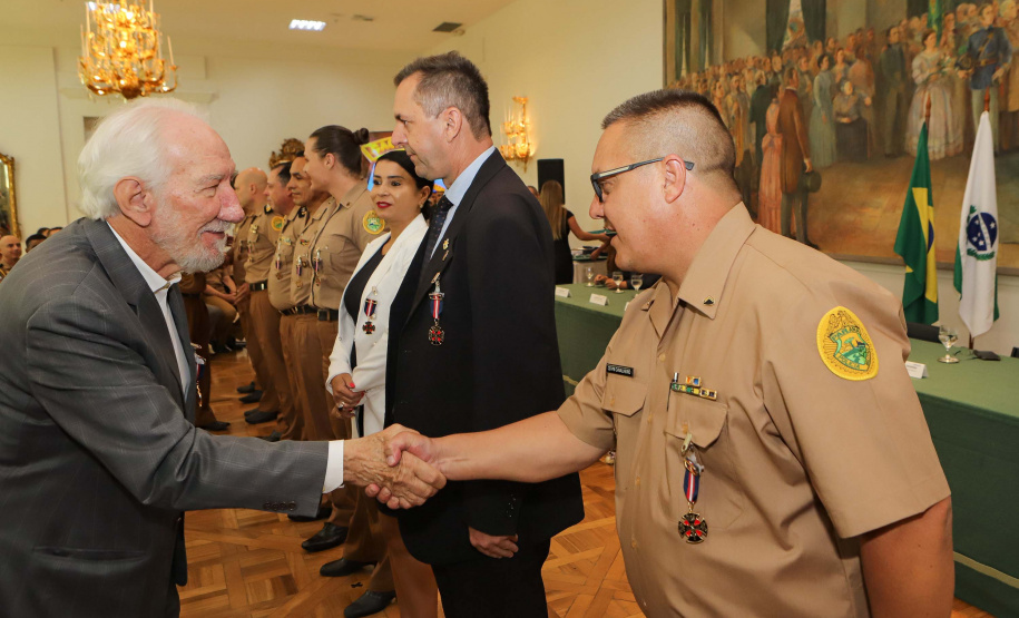 Casa Militar comemora 95 anos e condecora autoridades com medalhas de mérito