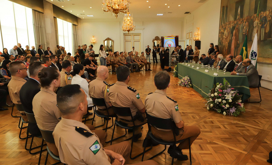 Casa Militar comemora 95 anos e condecora autoridades com medalhas de mérito