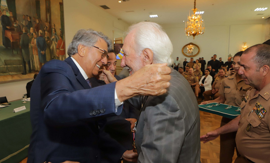 Casa Militar comemora 95 anos e condecora autoridades com medalhas de mérito
