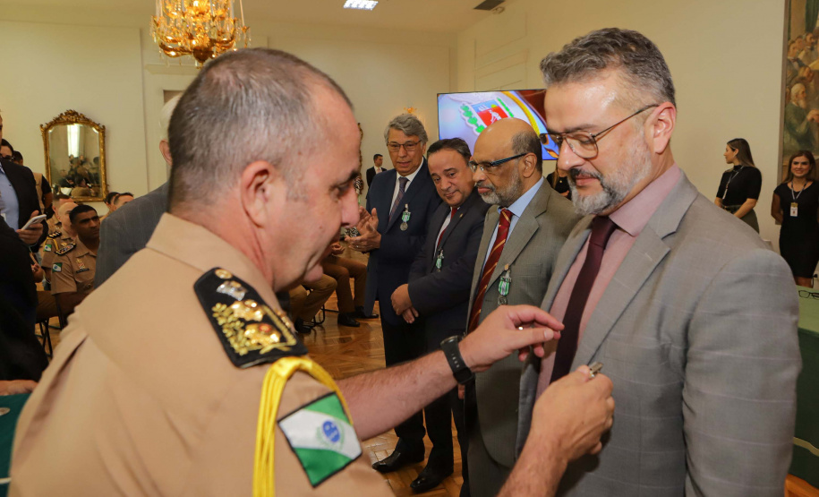 Casa Militar comemora 95 anos e condecora autoridades com medalhas de mérito