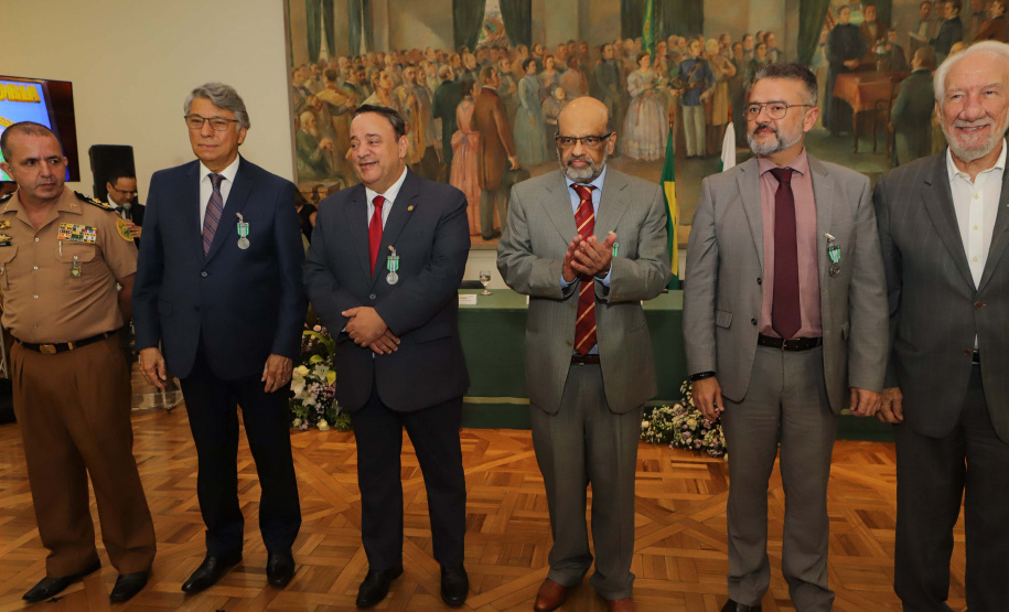 Casa Militar comemora 95 anos e condecora autoridades com medalhas de mérito