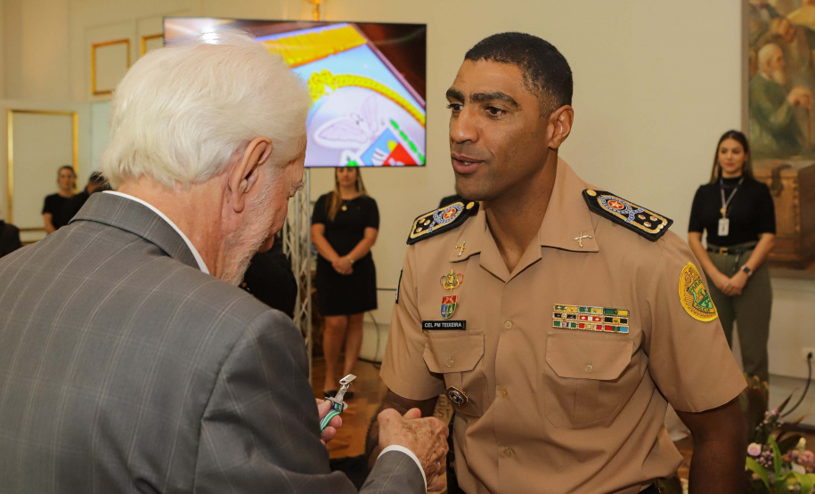 Casa Militar comemora 95 anos e condecora autoridades com medalhas de mérito