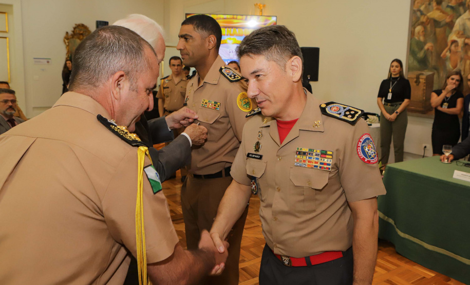 Casa Militar comemora 95 anos e condecora autoridades com medalhas de mérito