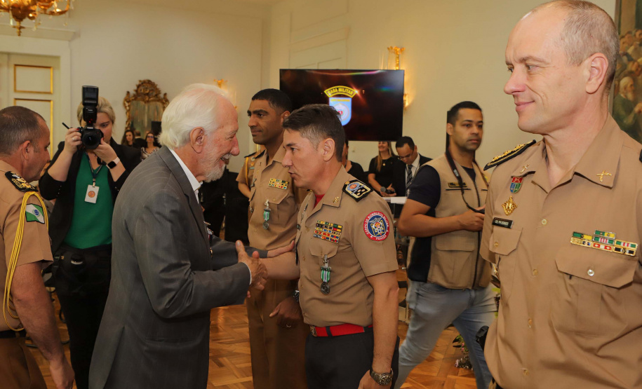 Casa Militar comemora 95 anos e condecora autoridades com medalhas de mérito