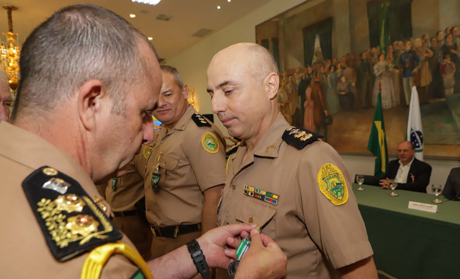 Casa Militar comemora 95 anos e condecora autoridades com medalhas de mérito