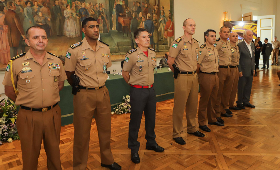 Casa Militar comemora 95 anos e condecora autoridades com medalhas de mérito
