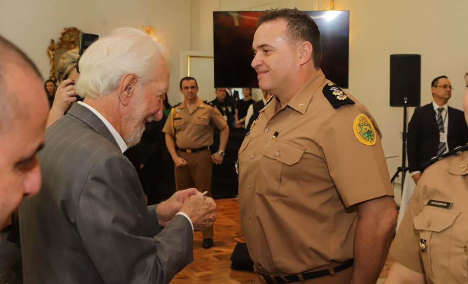 Casa Militar comemora 95 anos e condecora autoridades com medalhas de mérito