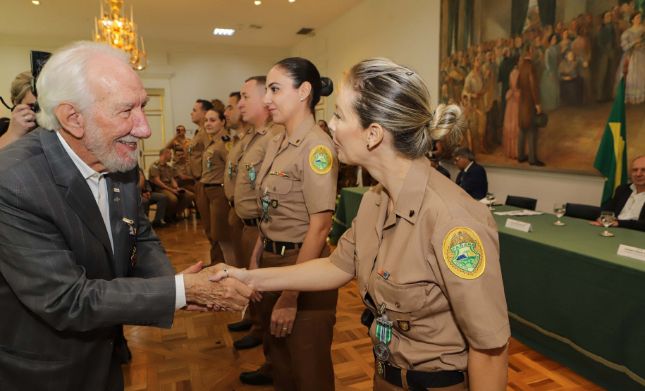 Casa Militar comemora 95 anos e condecora autoridades com medalhas de mérito